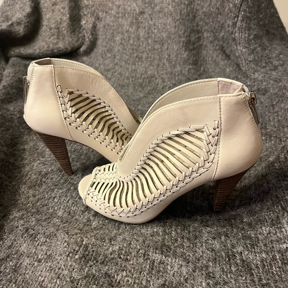 Vince Camuto - high heel sandal - size 6